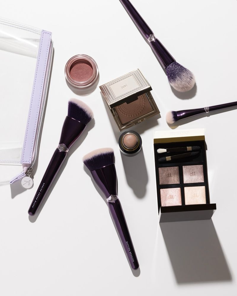 Compact Makeup Kits for Ultimate Convenience