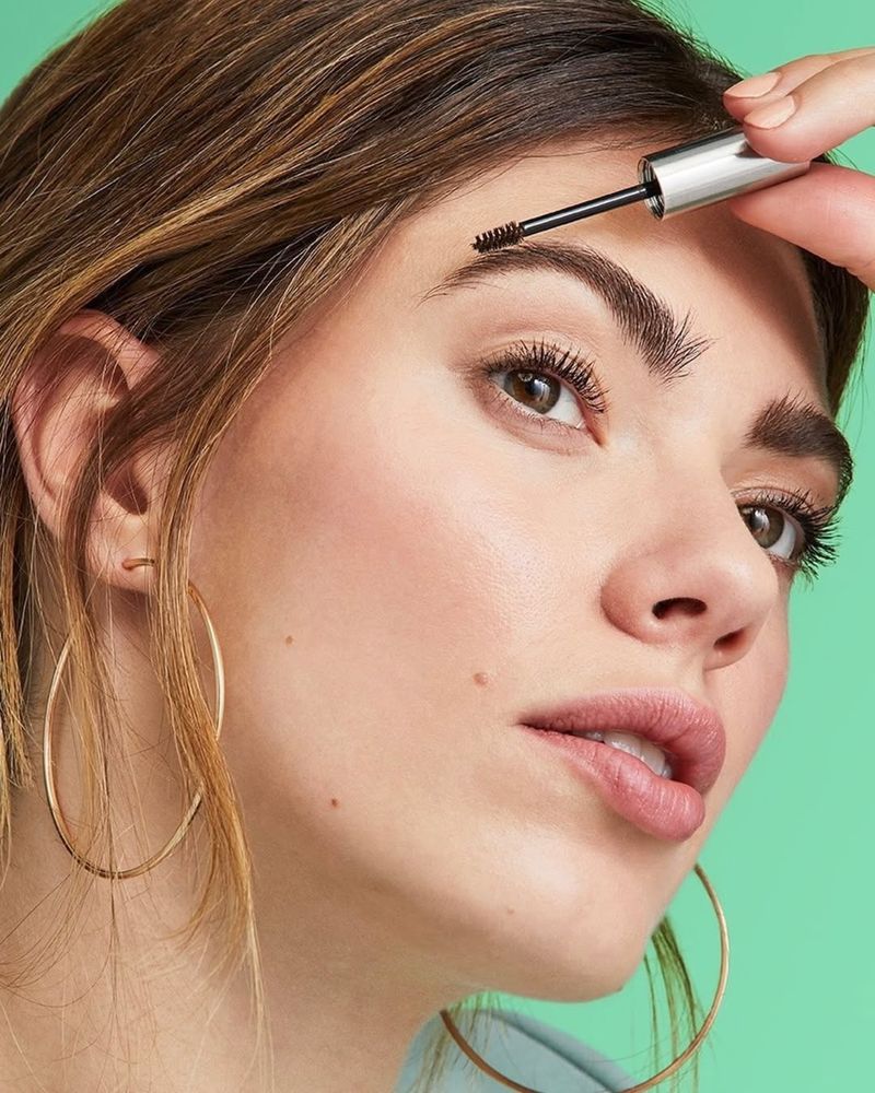 Eyebrow Gel: Tame and Define