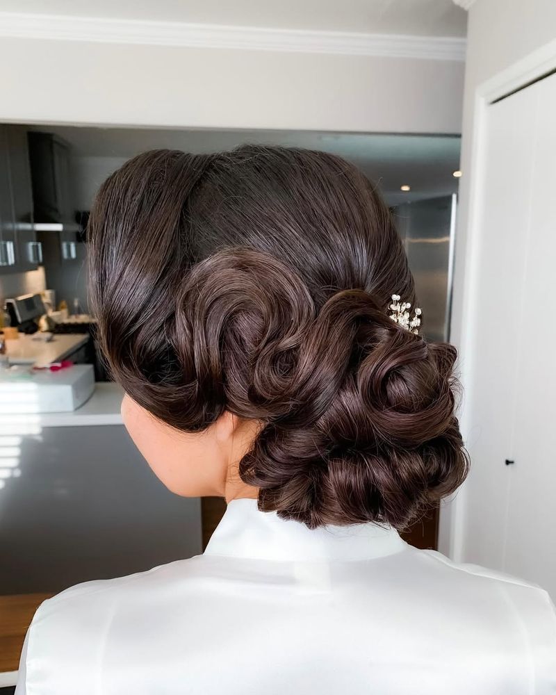 Hollywood Waves Vintage Bun