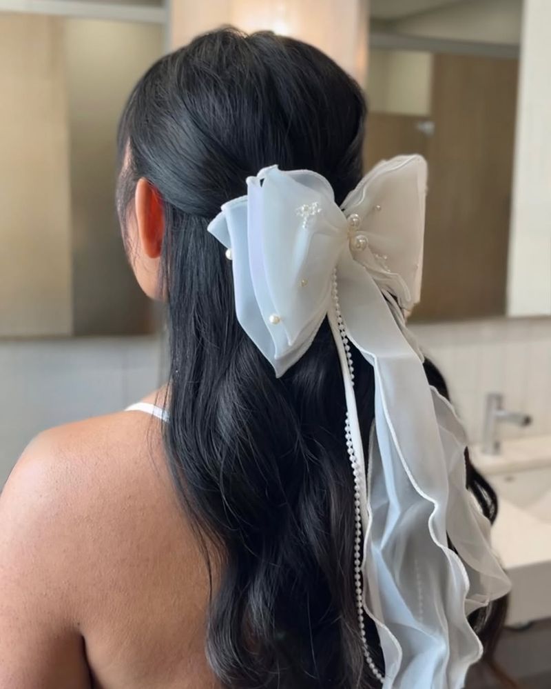 Hollywood Waves With Ribbon