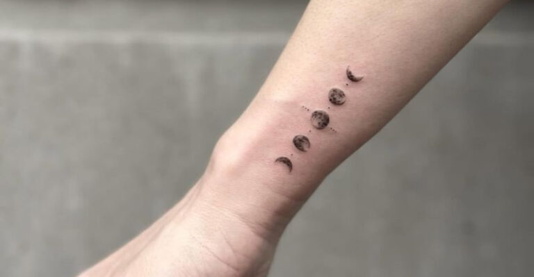 20 Super Cute Tiny Tattoos To Add To Your Mood Board