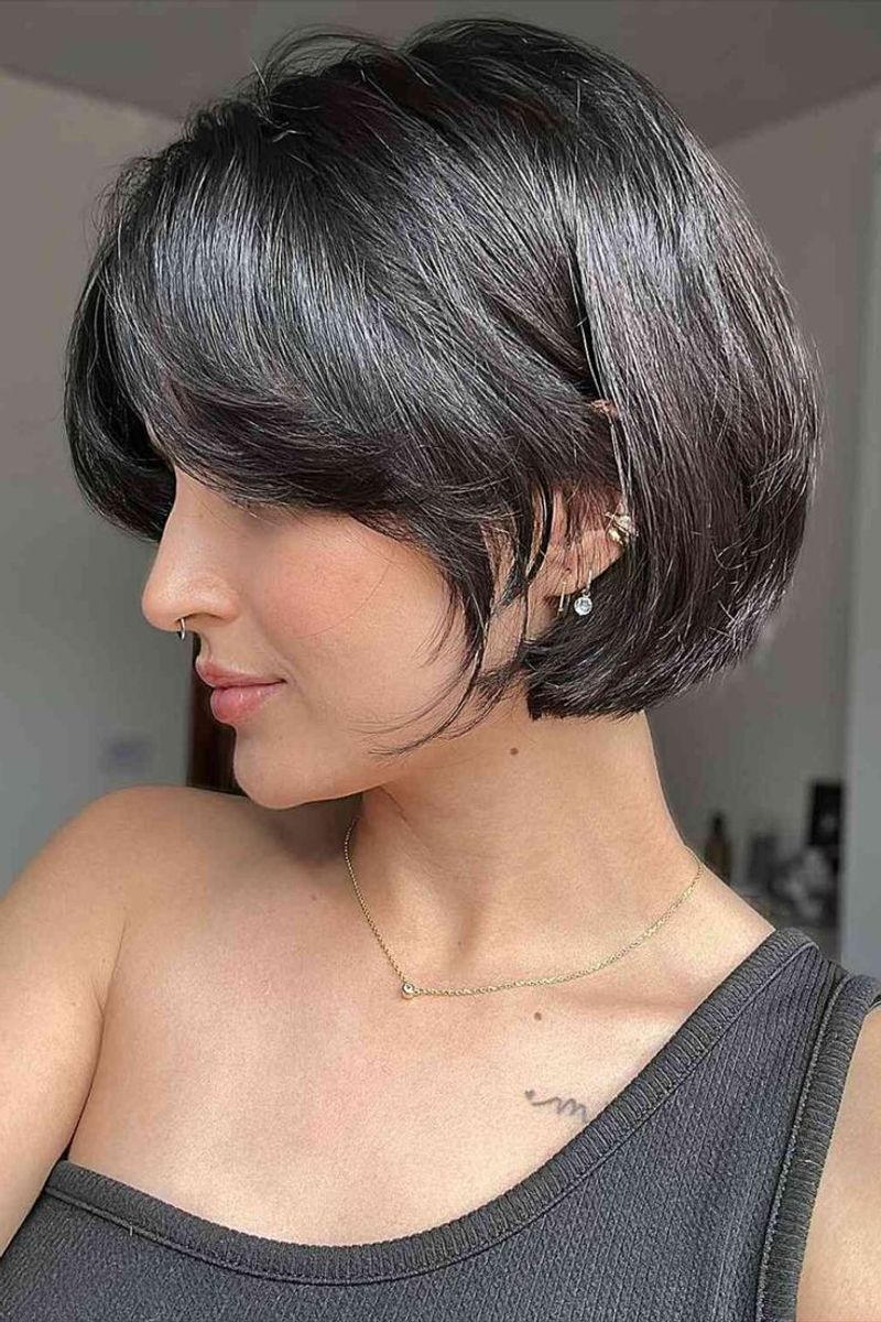 Asymmetrical Cut for Oblong Faces