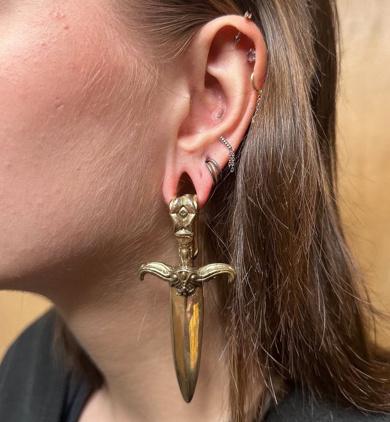 Flashy Jewelry That Screams 'Rob Me!'