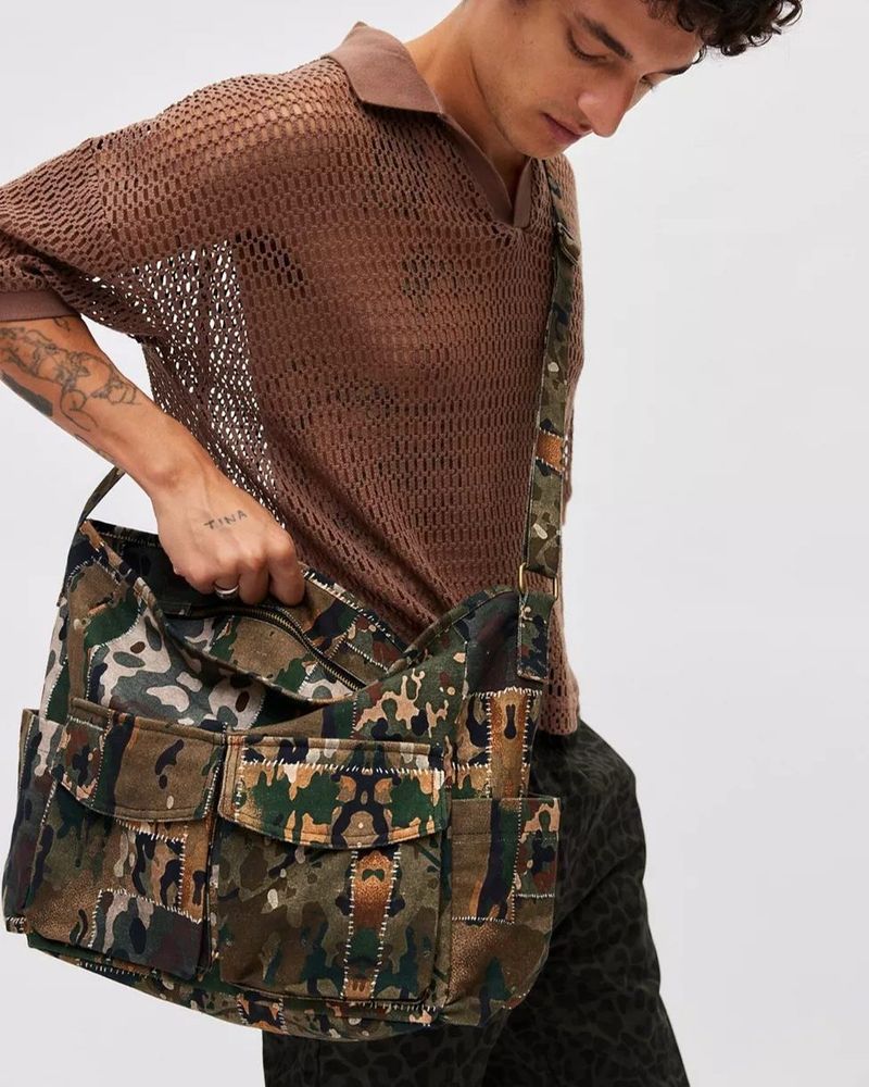 The Camouflage Urban Messenger