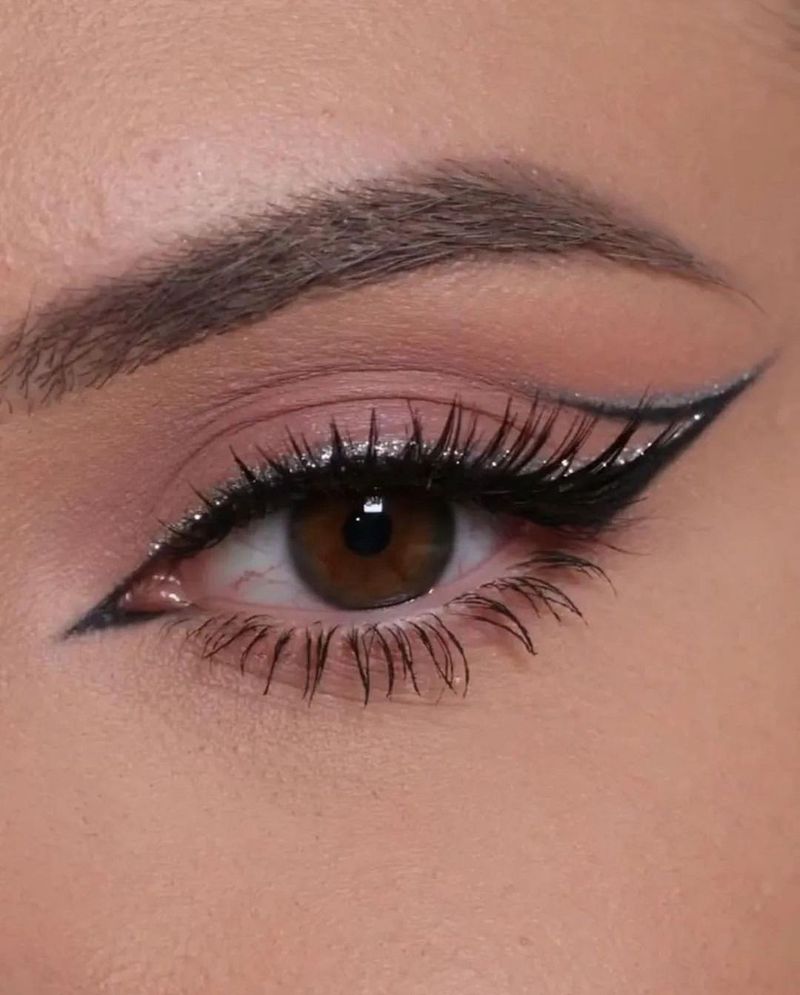 Classic Winged Liner for Almond Eyes