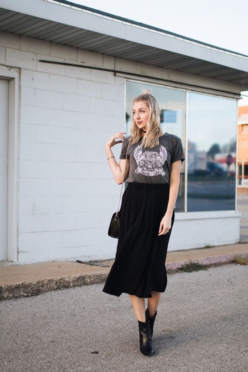 Pleated Midi + Graphic Tee = Cool Girl Energy