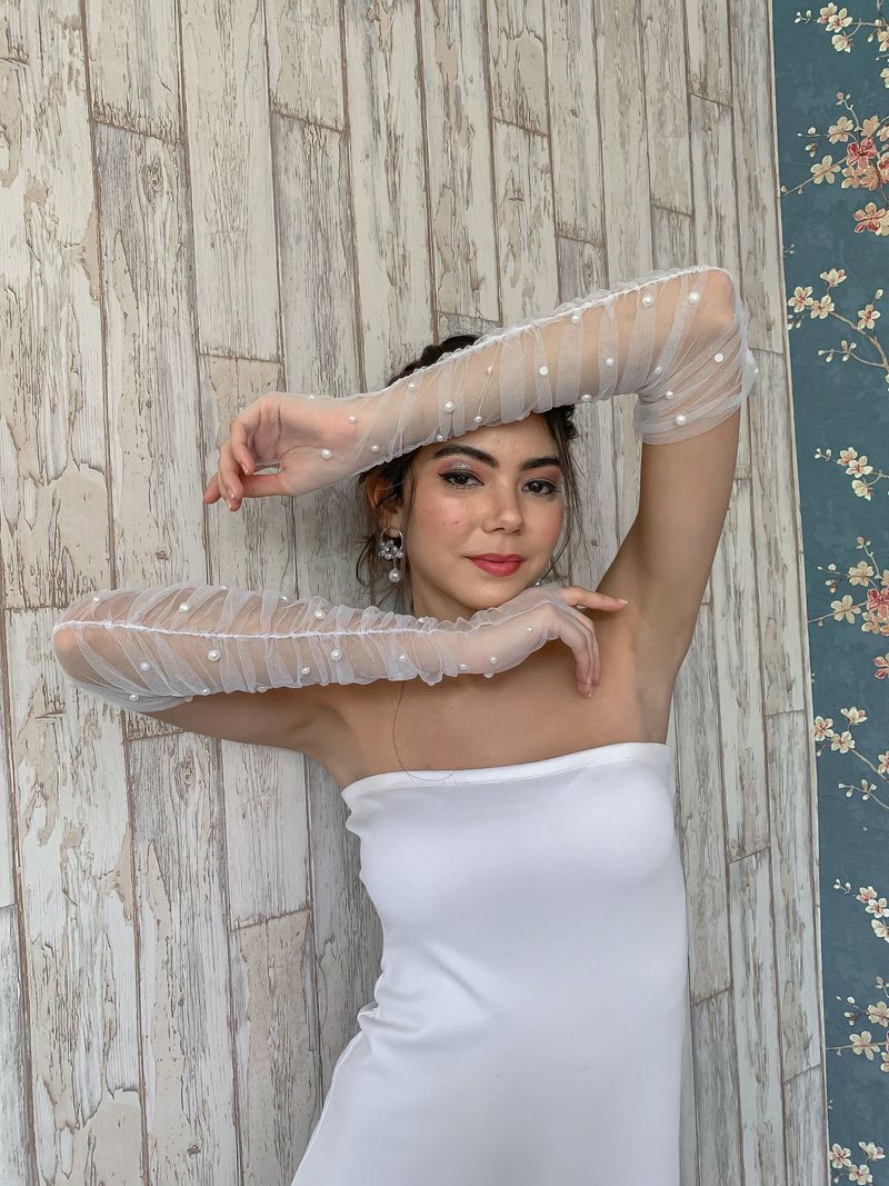 Elegant Gloves Making Sophisticated Comebacks