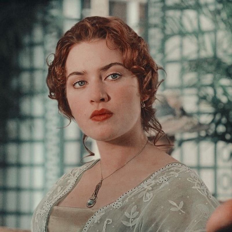Kate Winslet's Blue Heart Necklace Look in Titanic