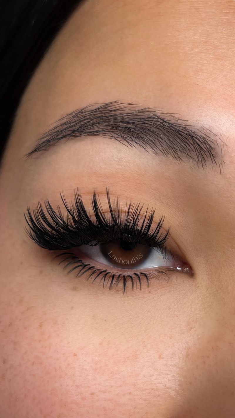 Wispy Lashes With Lift