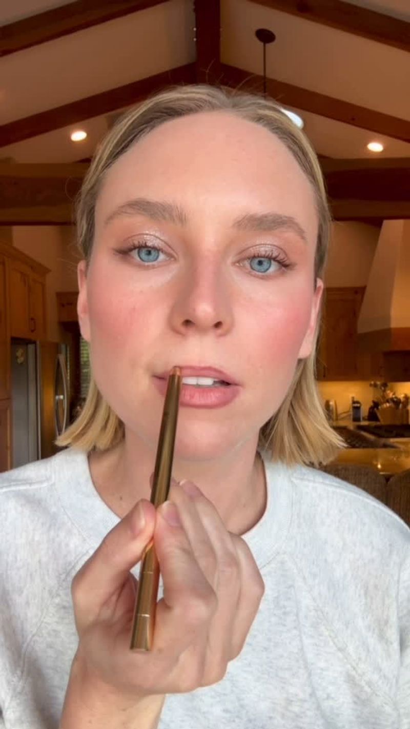 Defining Naturally Blurred Lip Lines