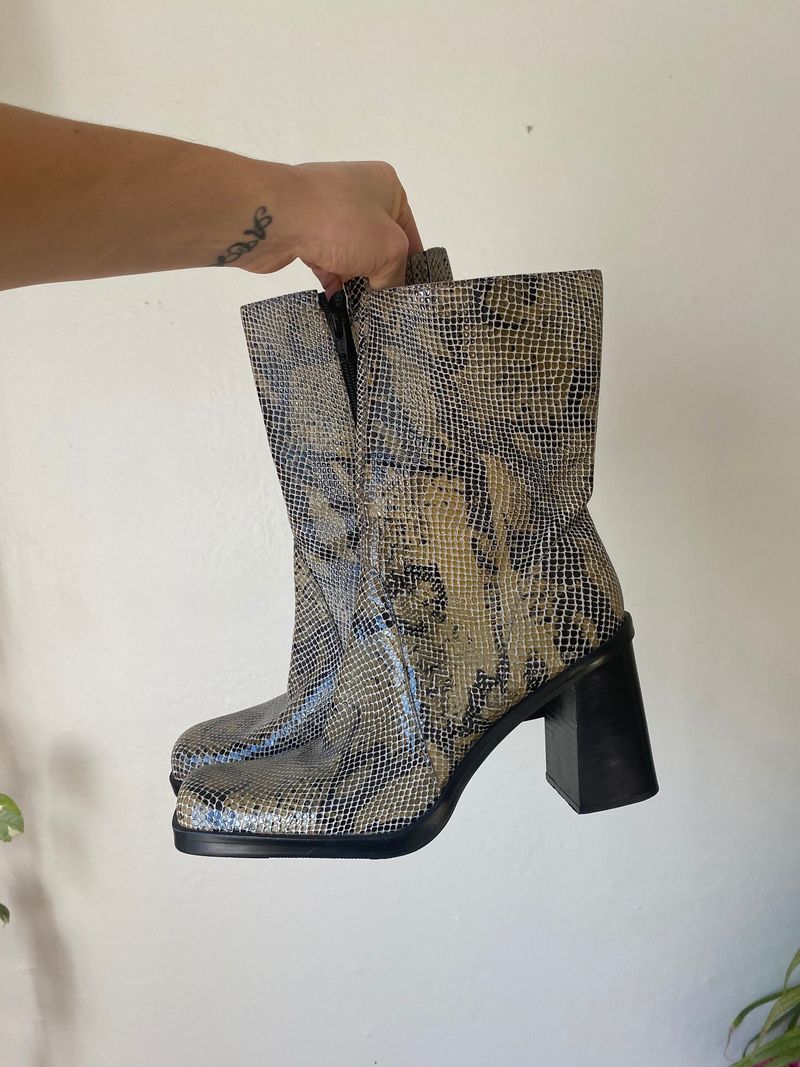Square-Toe Boots - Geometric Foot Freedom