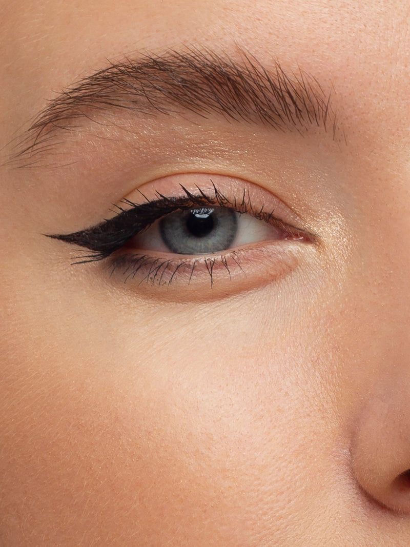Upward-Flicked Eyeliner