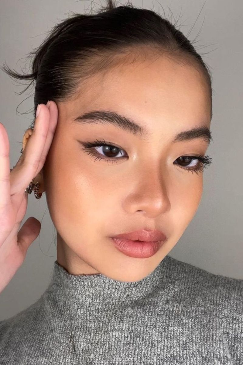 Straight Feathered Brows