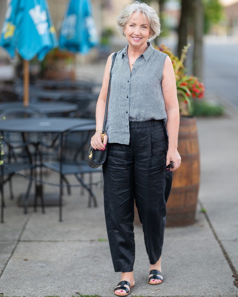 Sleeveless Blouse with Wide-Leg Linen Pants