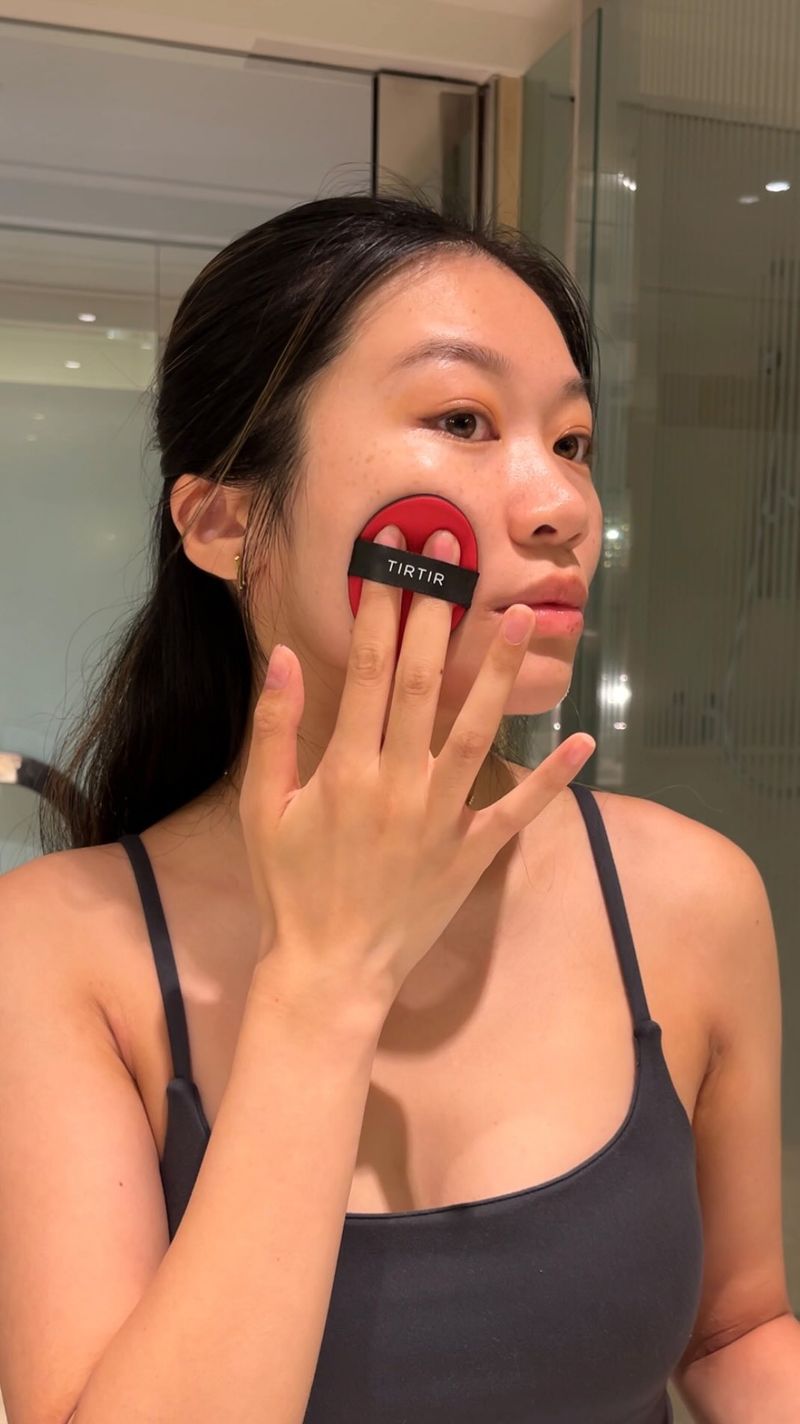 Match Foundation to Your Neck, Not Your Face