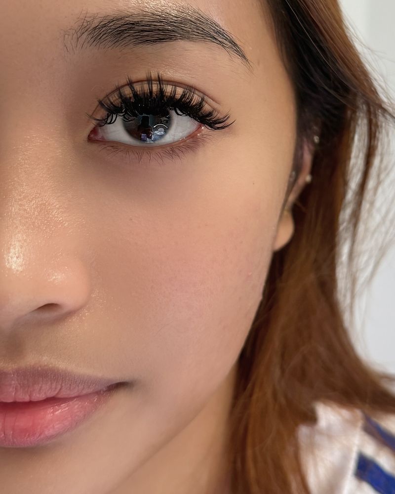 Bold Wing for Wide-Set Eyes