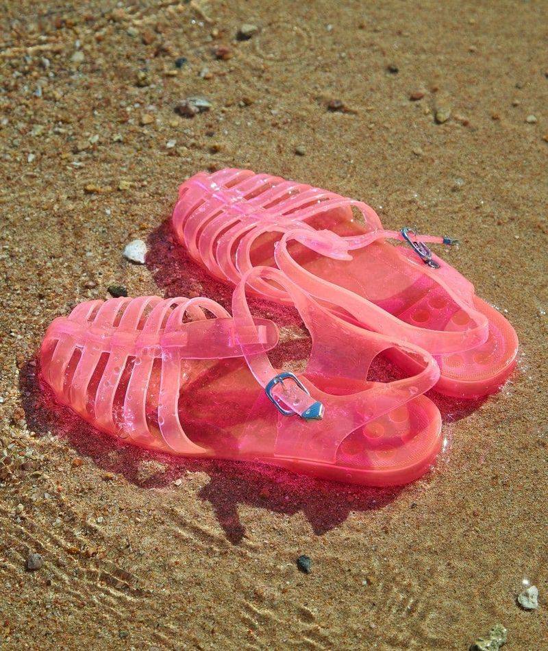 Jelly Sandals Need To Stay In The 90s