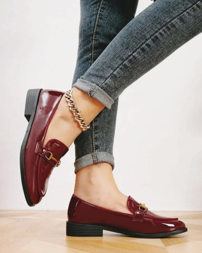 Pointed-Toe Flats With Edge