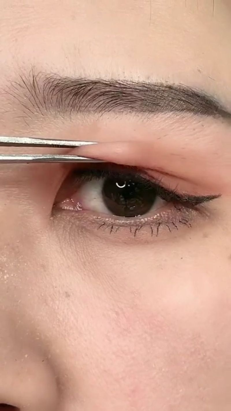 Frame With Perfect Brows