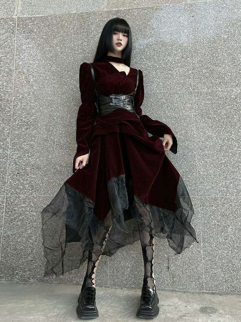Flowy Black Skirt + Chunky Belt