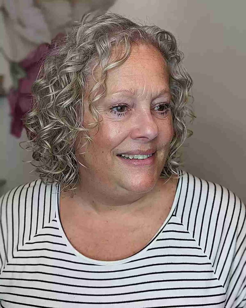 Ear-Length Curls With Side Width
