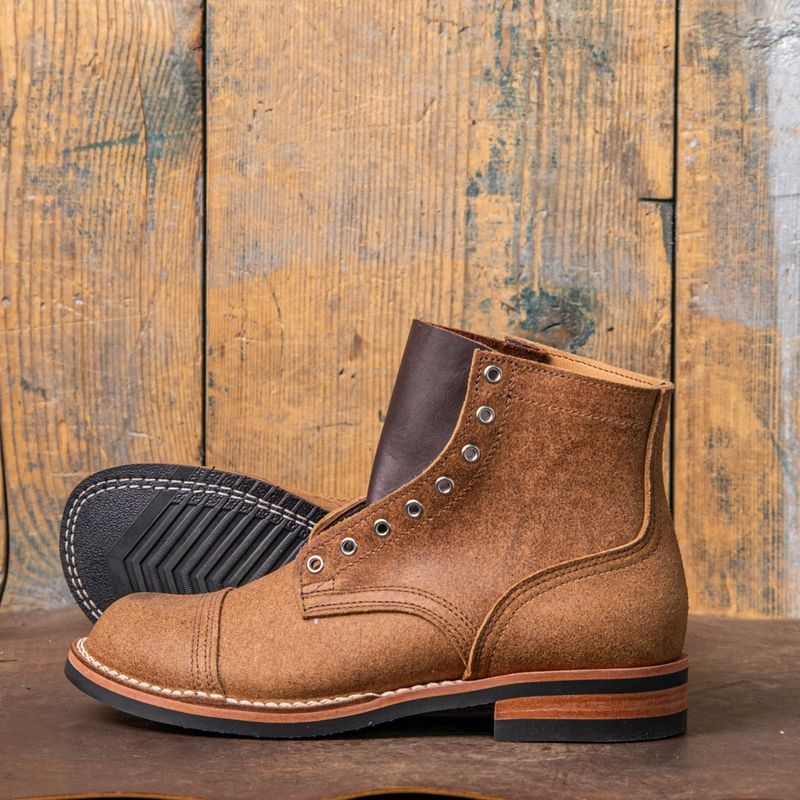 Square-Toe Boots With No Structure