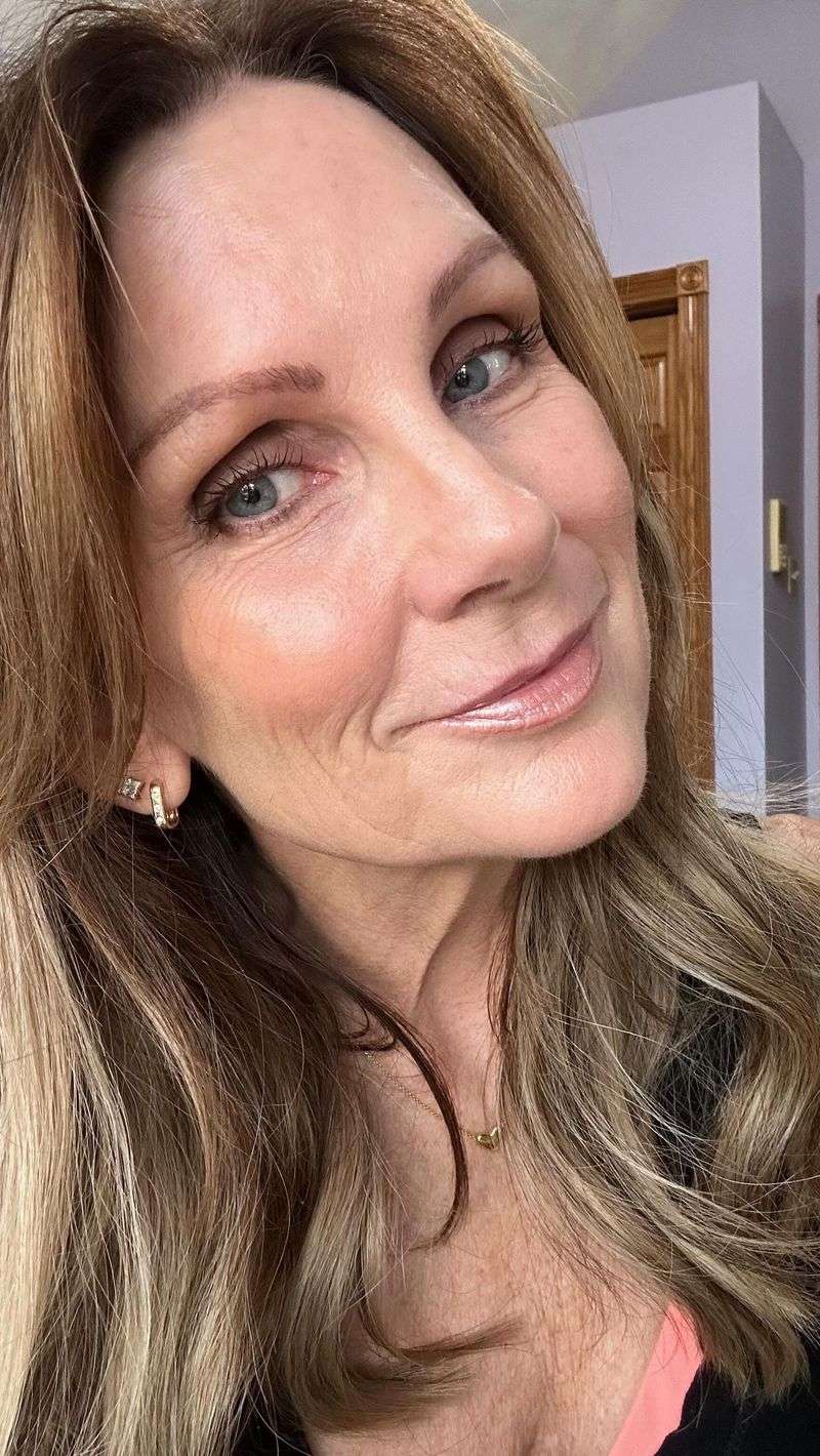 Dewy Skin with Cream Highlighter