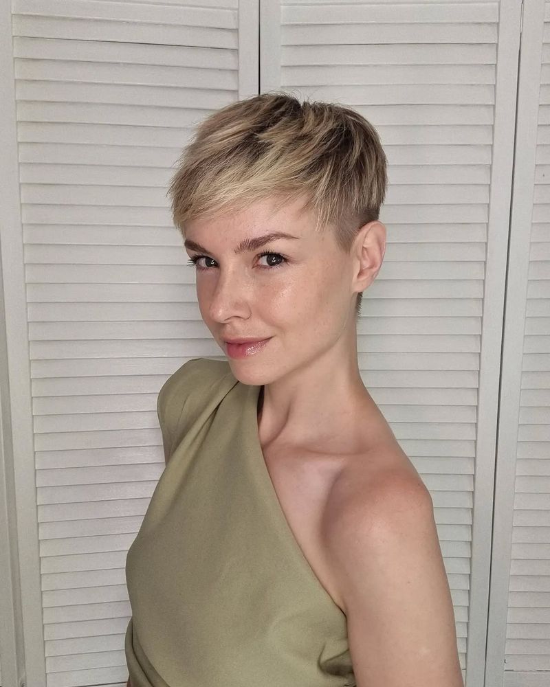 Short Side-Swept Crop
