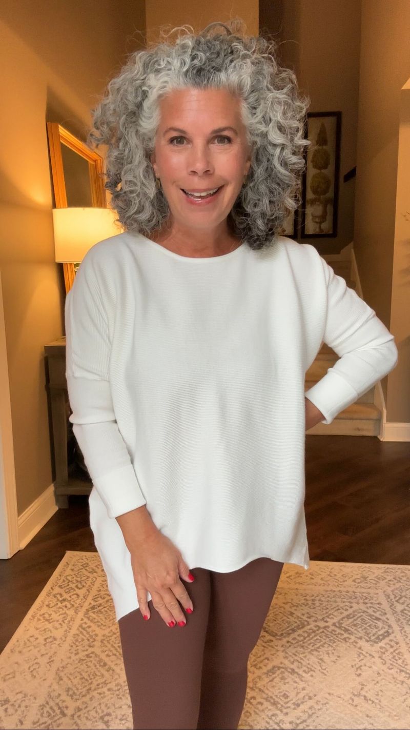Sleeveless Tunic With Capri Leggings
