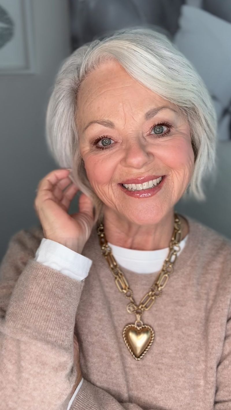 Eyelid Primer For Crease-Free Shadow