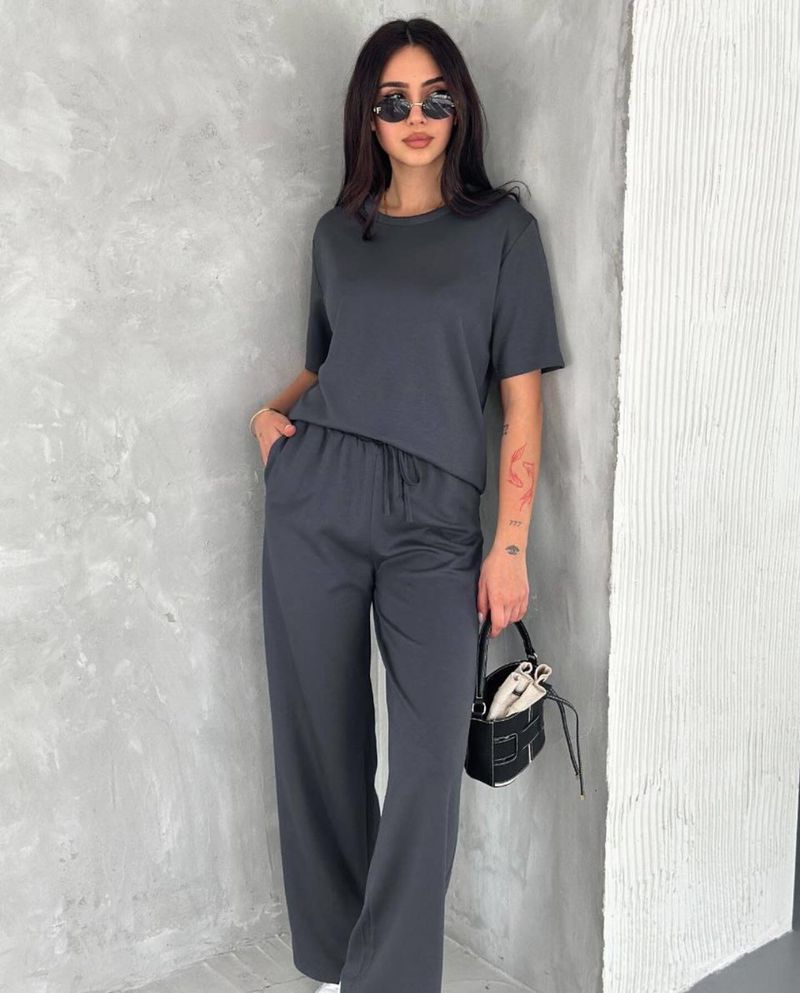 Charcoal Gray: The Sophisticated Negotiator