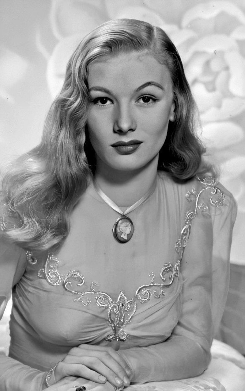 Veronica Lake: The Peek-a-Boo Girl