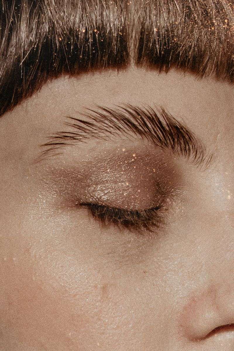 Feathered Brows That Frame the Face
