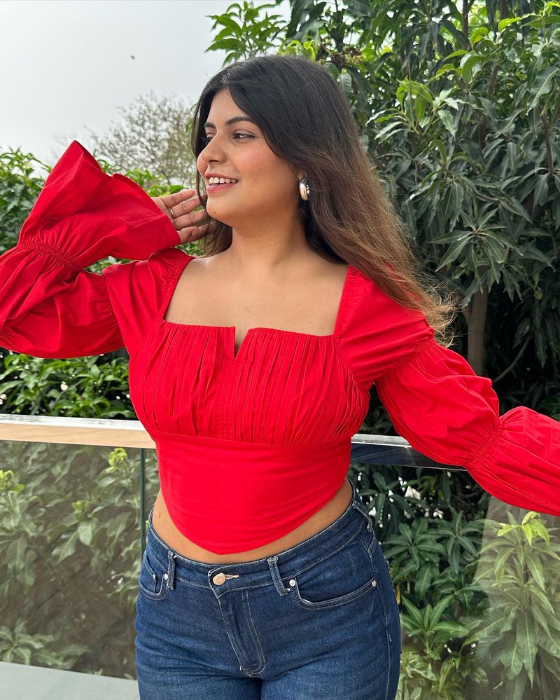 Try Off-Shoulder Silhouettes