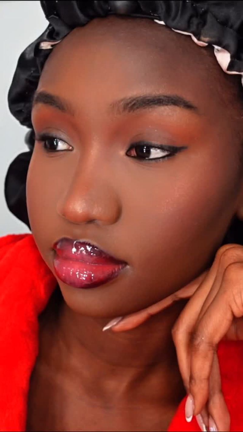 Red Lipstick as Undereye Concealer