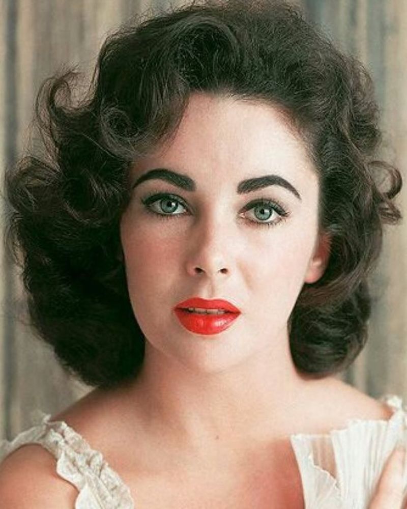 Elizabeth Taylor: Violet-Eyed Wonder