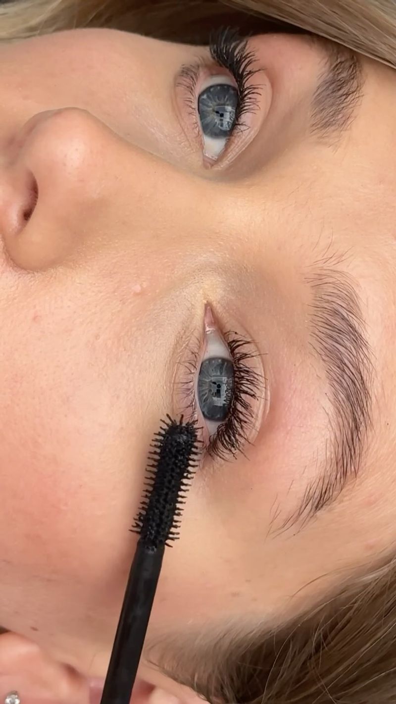 Lash-Defining Mascara Application